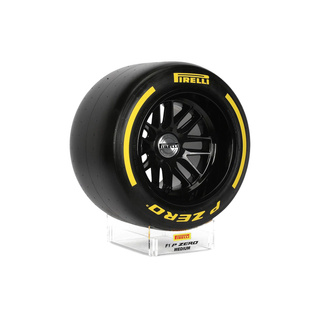 Replika opony Pirelli P Zero w skali 1:1